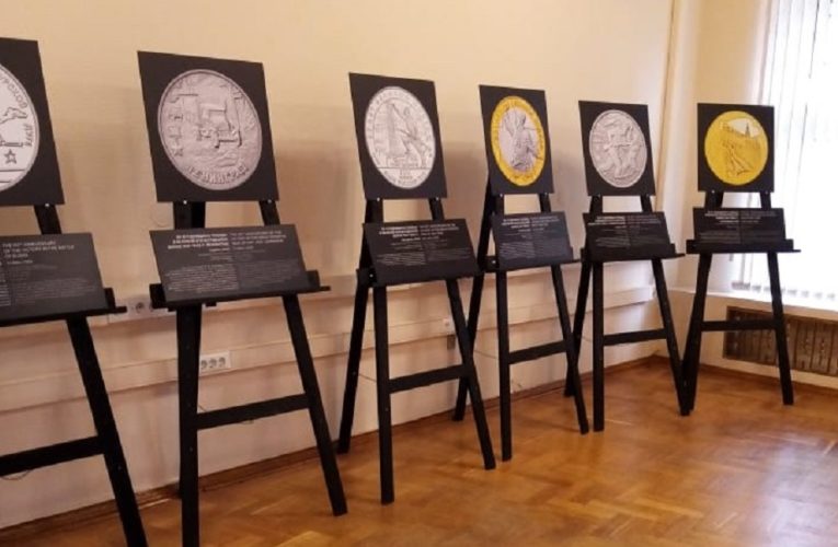 В Ельце открылась фотовыставка монет о Великой Отечественной войне