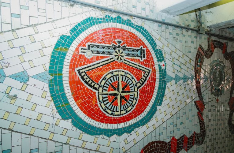 Советскую мозаику в переходе у Нижнего парка в Липецке восстановят московские эксперты