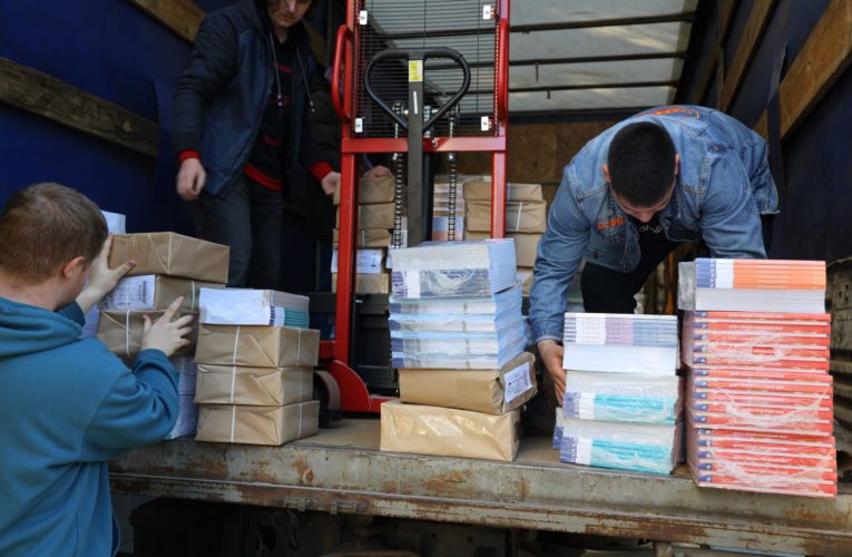 Учебники из 16 школ Липецкой области отправили Володарскому району ДНР