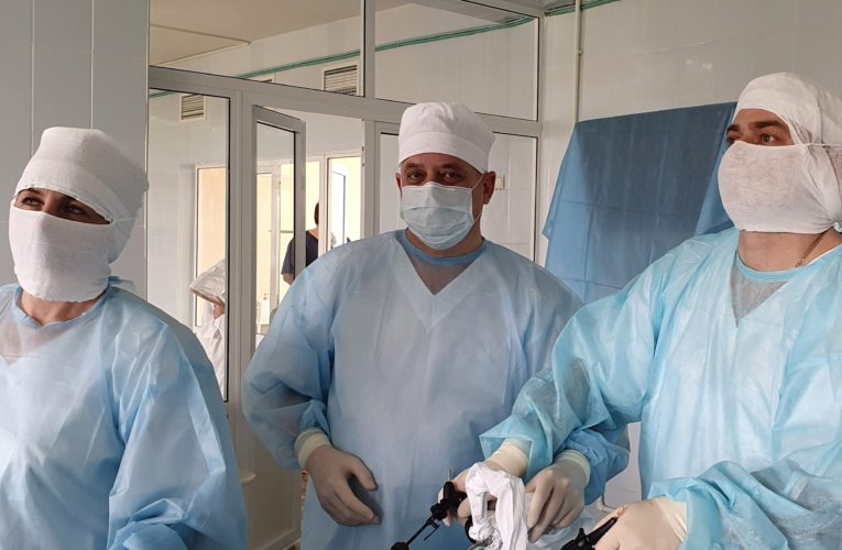 Липецкие хирурги успешно провели две редких операции при опухолях у детей
