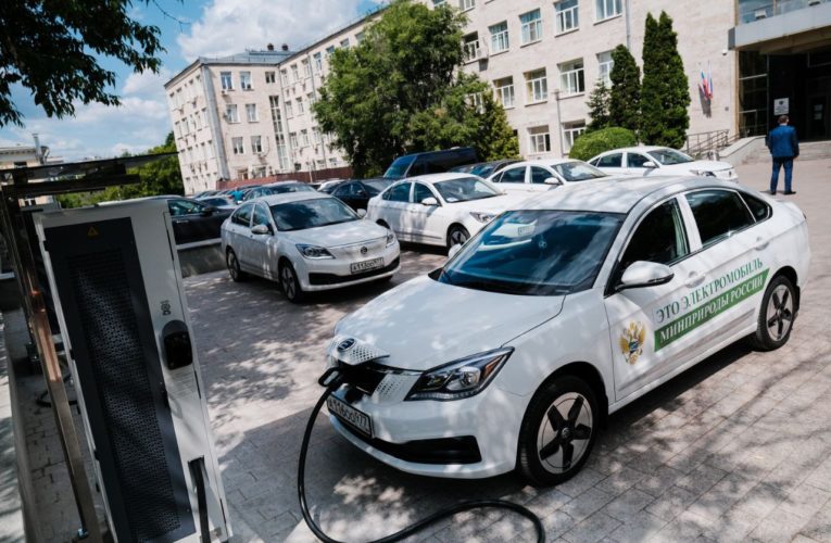 Минприроды РФ получило пять электромобилей из Липецкой области