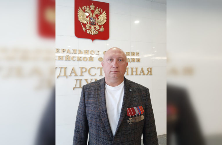 Первой в России медалью «Отец солдата» наградили в Госдуме ветерана спецназа из Липецка Алексея Попова