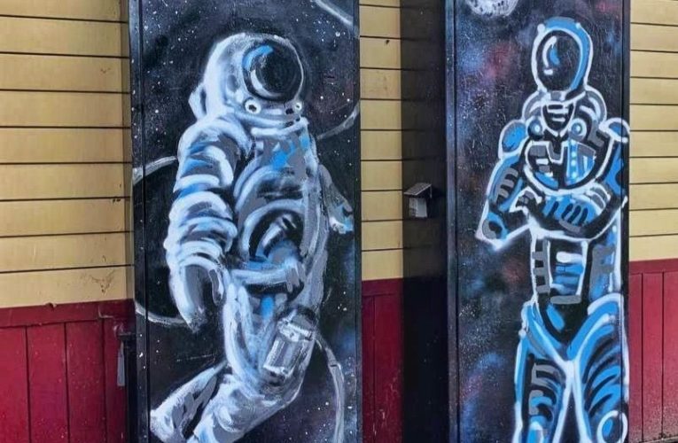 В Липецке ко Дню города техшкафы разрисовали в виде космонавтов, мороженого и минералки