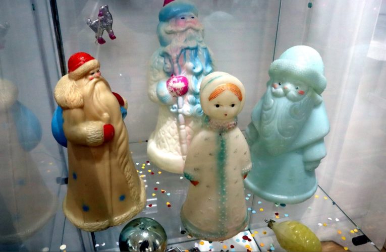 Советские сервизы и игрушки покажут на новогодних выставках в липецком музее