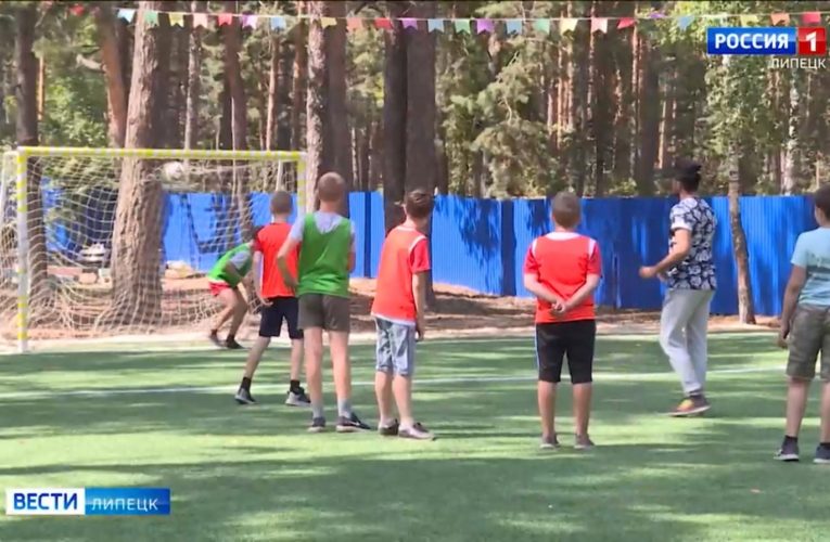 10 загородных лагерей в Липецкой области приняли первых школьников