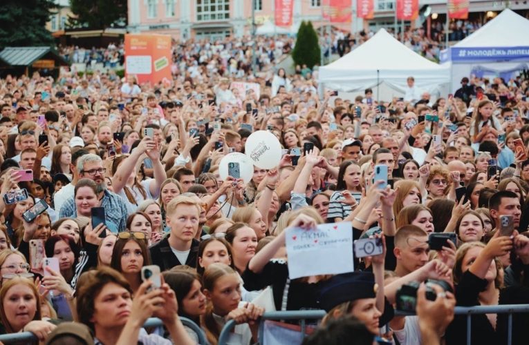 В Ельце отпраздновали День молодежи большим концертом 27 июня