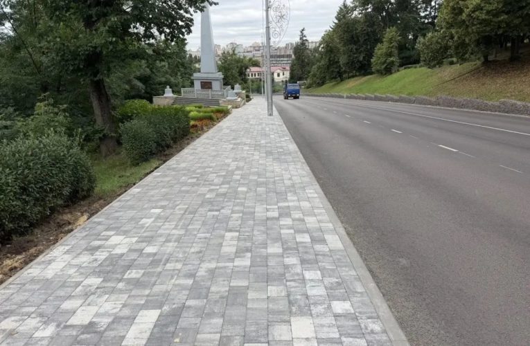 В Липецке отремонтировали пешеходную зону на Петровском спуске ко Дню города